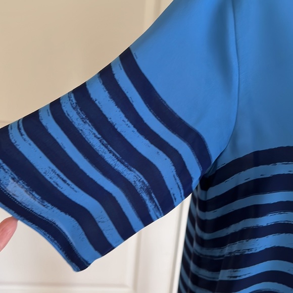 Vince silk stripe short sleeve blouse in French blue / navy - Picture 3 of 8